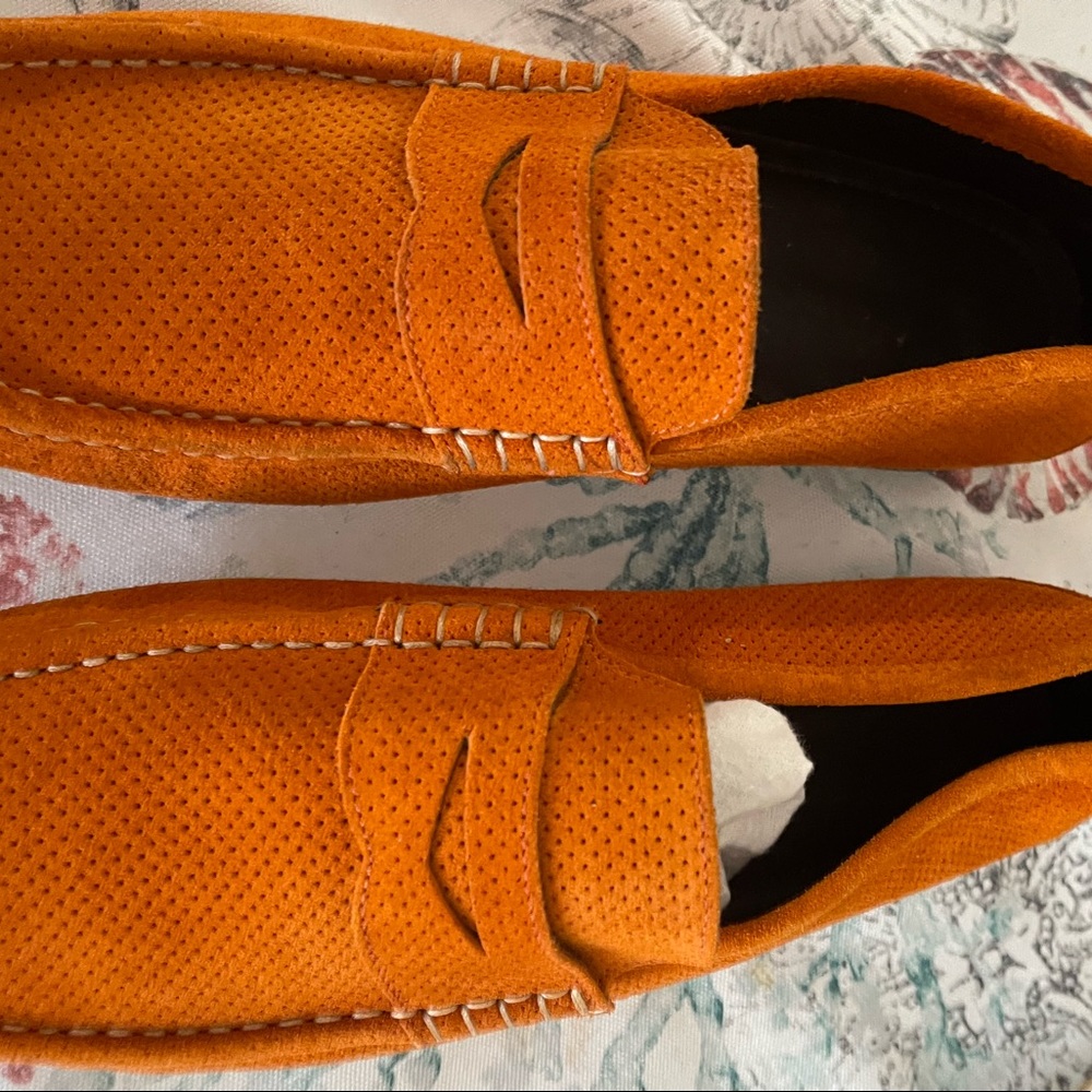 Very nice orange suede loafers. Never used in brand new conditions. Size 10.